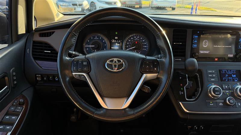 Used 2017 Toyota Sienna Limited Premium FWD image 30