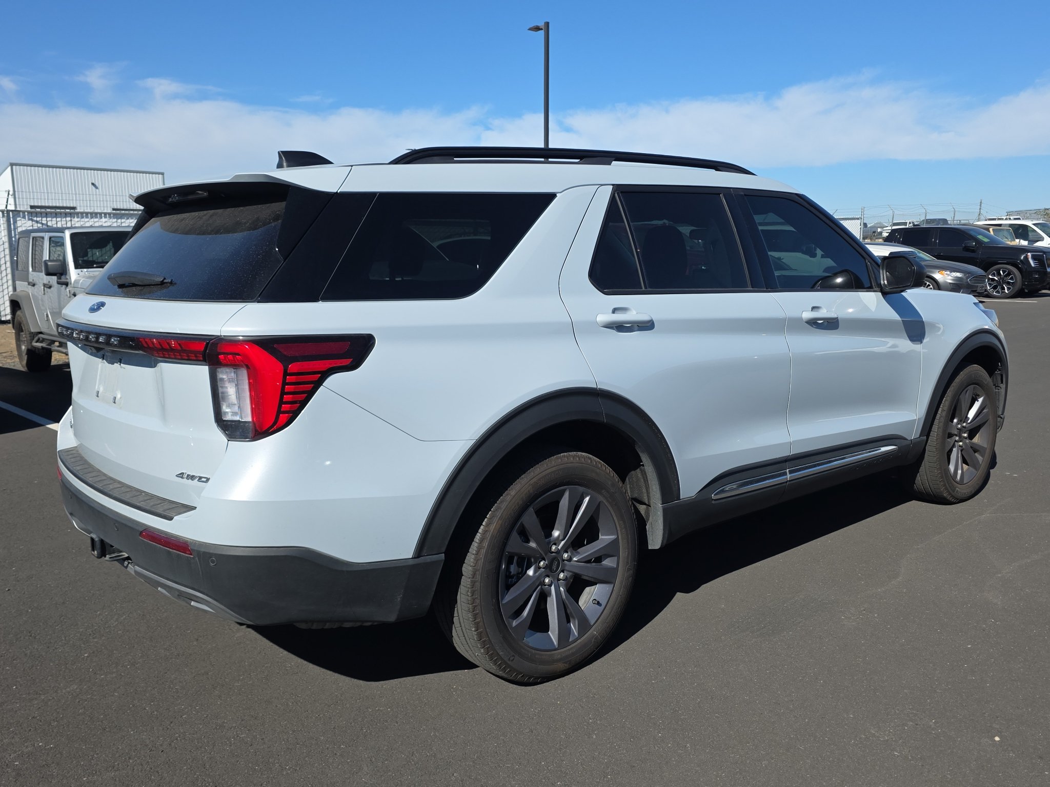 Used 2025 Ford Explorer Active w/ Active Comfort Package AWD/4WD image 8