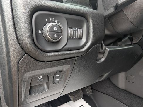 New 2026 RAM 1500 4x4 Crew Cab image 28