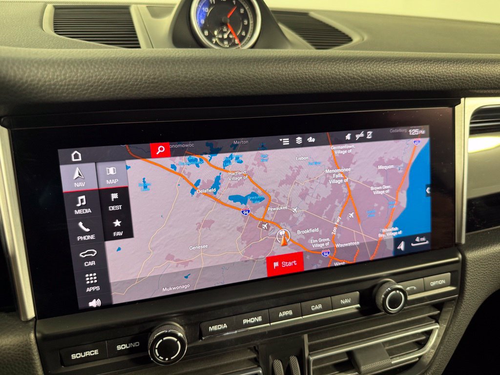 Certified 2021 Porsche Macan AWD/4WD image 28