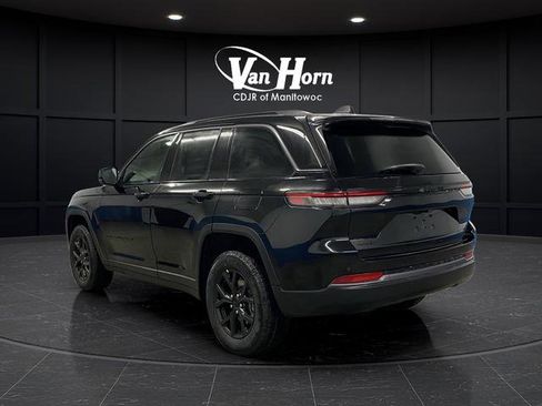 New 2026 Jeep Grand Cherokee Altitude image 3