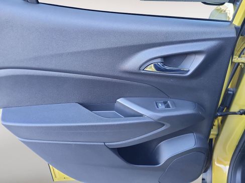 Used 2024 Chevrolet Trax RS image 18