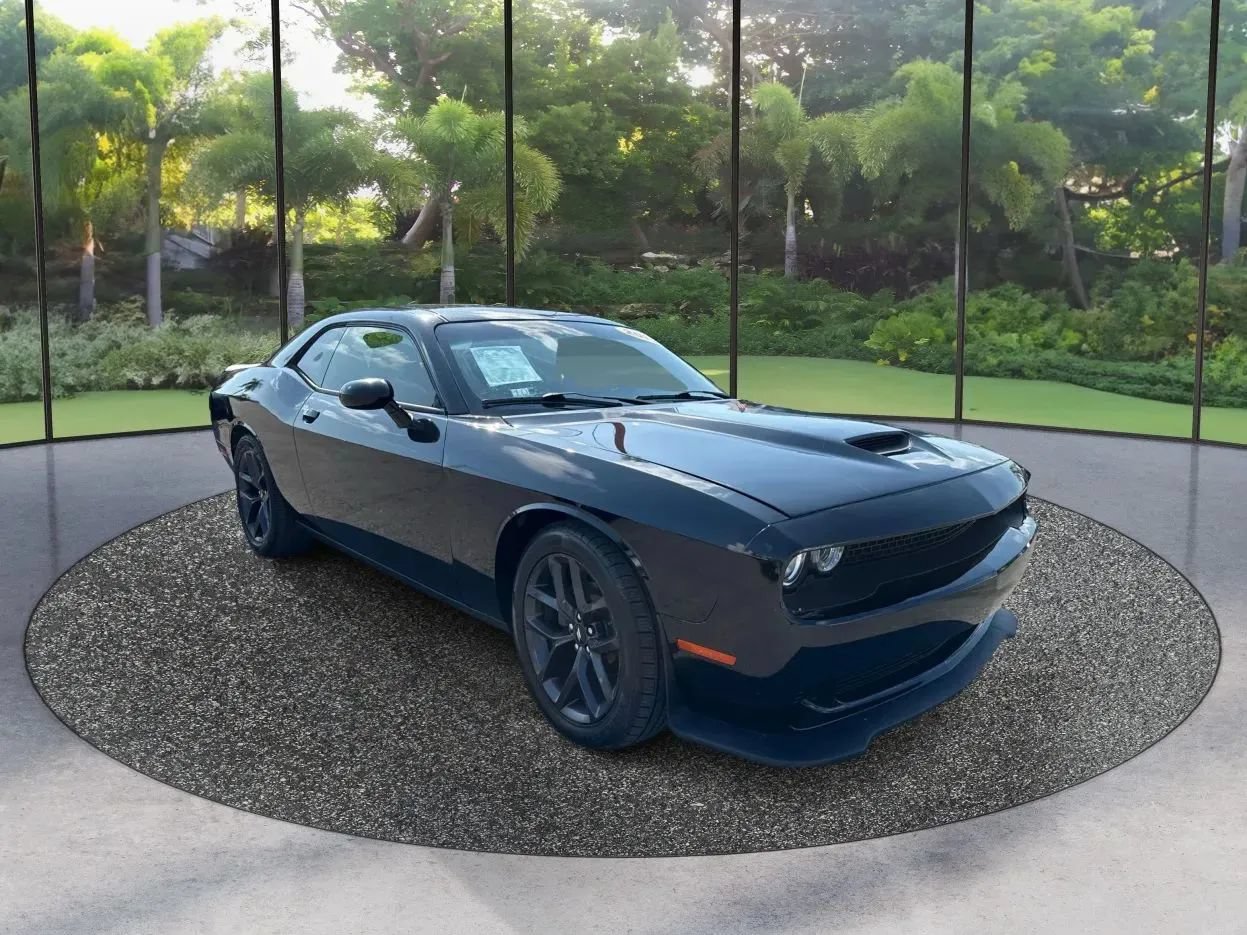 Used 2019 Dodge Challenger SXT w/ Blacktop Package RWD image 1
