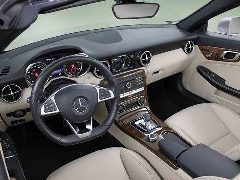 Used 2019 Mercedes-Benz SLC 300 image 24
