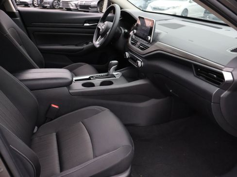 Used 2025 Nissan Altima 2.5 SV image 7