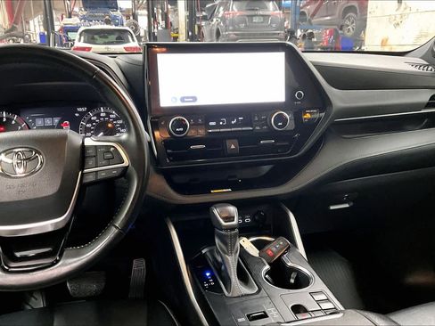 Used 2023 Toyota Highlander XSE image 7