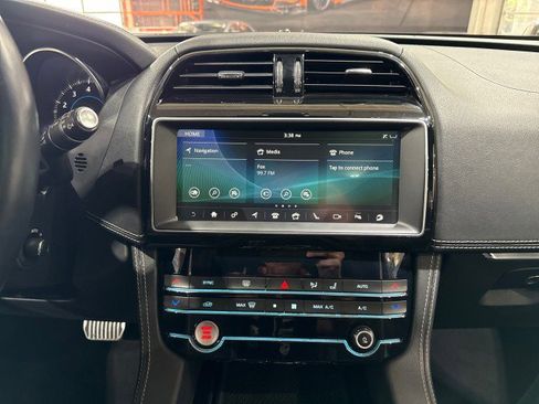 Used 2019 Jaguar F-PACE S image 19