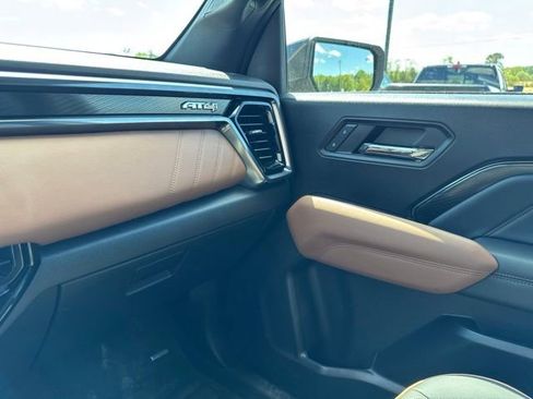 Used 2024 GMC Canyon AT4 w/ AT4 Premium Package AWD/4WD image 34