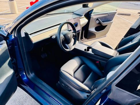 Used 2023 Tesla Model Y 2WD image 21