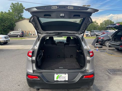 Used 2014 Jeep Cherokee Latitude AWD/4WD image 16