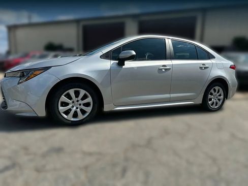 Used 2024 Toyota Corolla LE FWD image 4