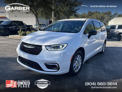 New 2026 Chrysler Pacifica Select