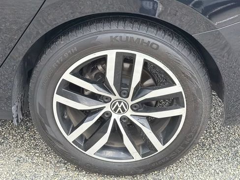 Used 2025 Volkswagen Jetta SE FWD image 29