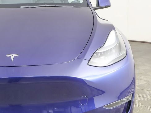 Used 2023 Tesla Model Y Performance image 15