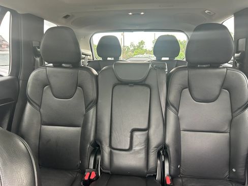 Used 2018 Volvo XC90 T6 Momentum w/ Momentum Plus Package AWD/4WD image 4