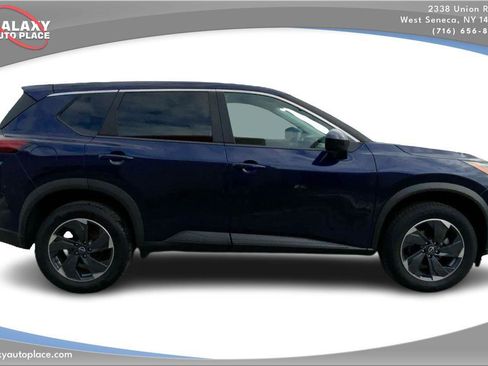 Used 2024 Nissan Rogue SV AWD/4WD image 4