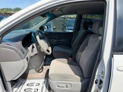 Used 2008 Toyota Sienna LE AWD/4WD image 9