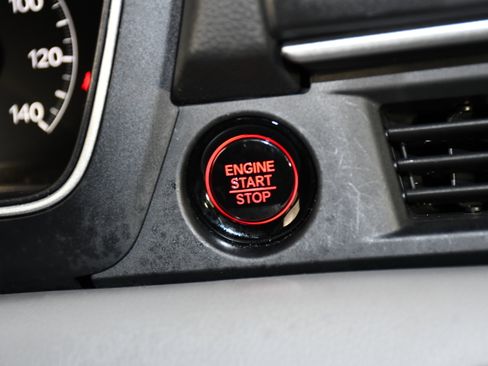 Certified 2025 Honda Pilot Touring image 25