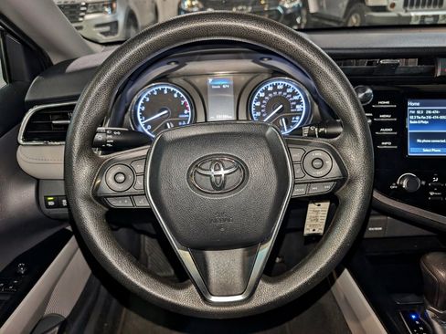 Used 2018 Toyota Camry LE image 32