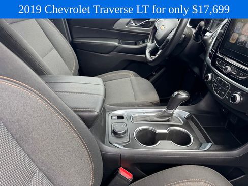 Used 2019 Chevrolet Traverse LT FWD image 9
