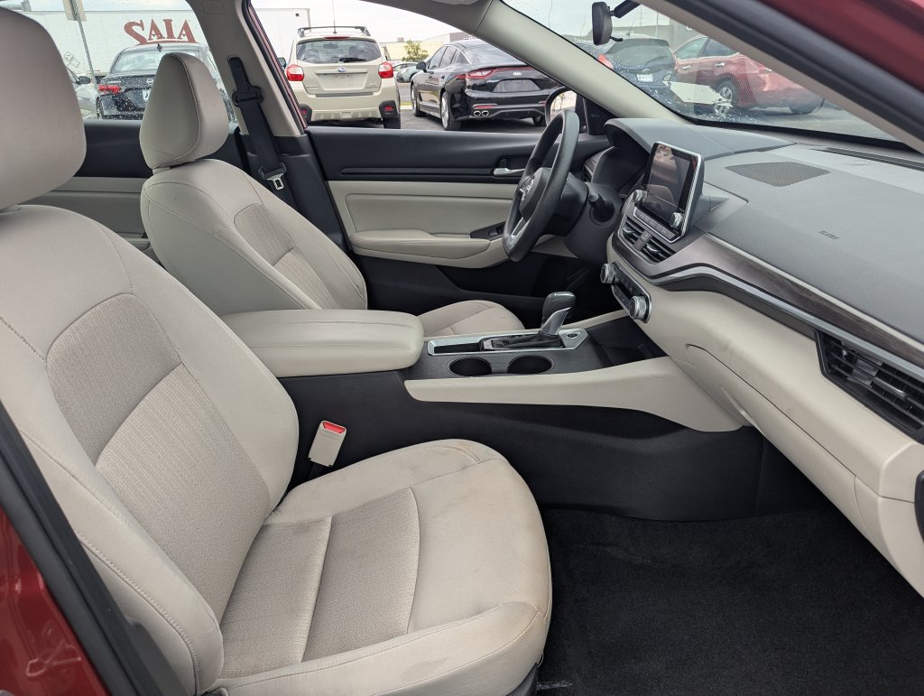 Used 2025 Nissan Altima 2.5 SV FWD image 30