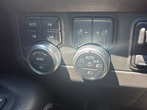 Used 2021 GMC Yukon Denali w/ Denali Ultimate Package AWD/4WD image 12