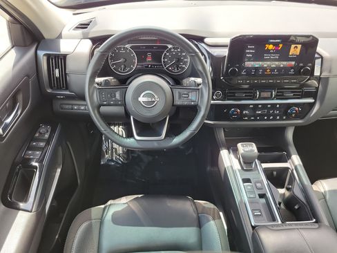 Used 2024 Nissan Pathfinder SL w/ Black Appearance Package FWD image 20