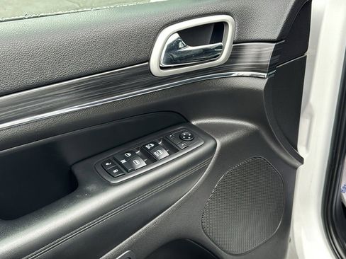 Certified 2019 Jeep Grand Cherokee Limited image 17