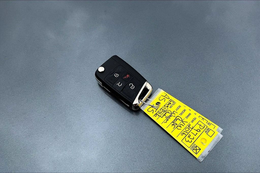 Used 2016 Volkswagen Golf SE FWD image 35