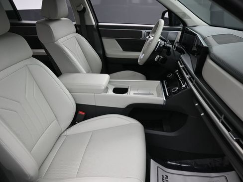 Used 2025 Hyundai Santa Fe SEL FWD image 33