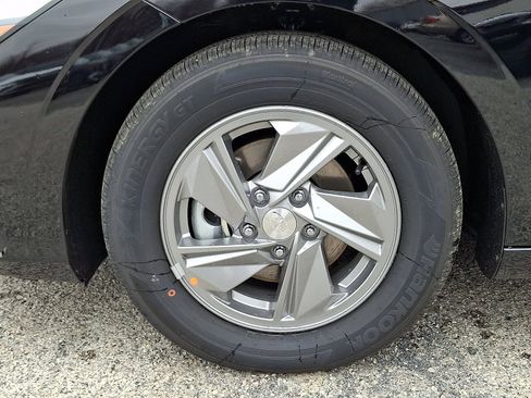 New 2026 Hyundai Elantra SE image 18