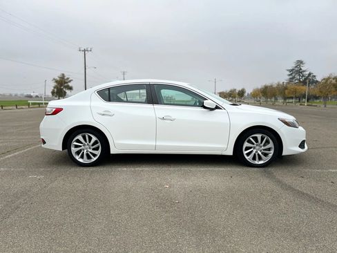 Used 2018 Acura ILX FWD image 4