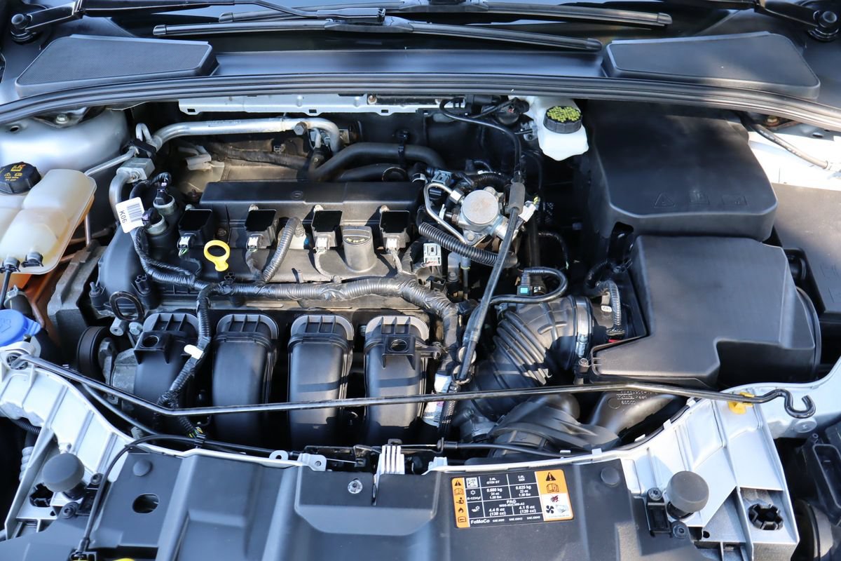Used 2018 Ford Focus SE w/ Cold Weather Package FWD image 37