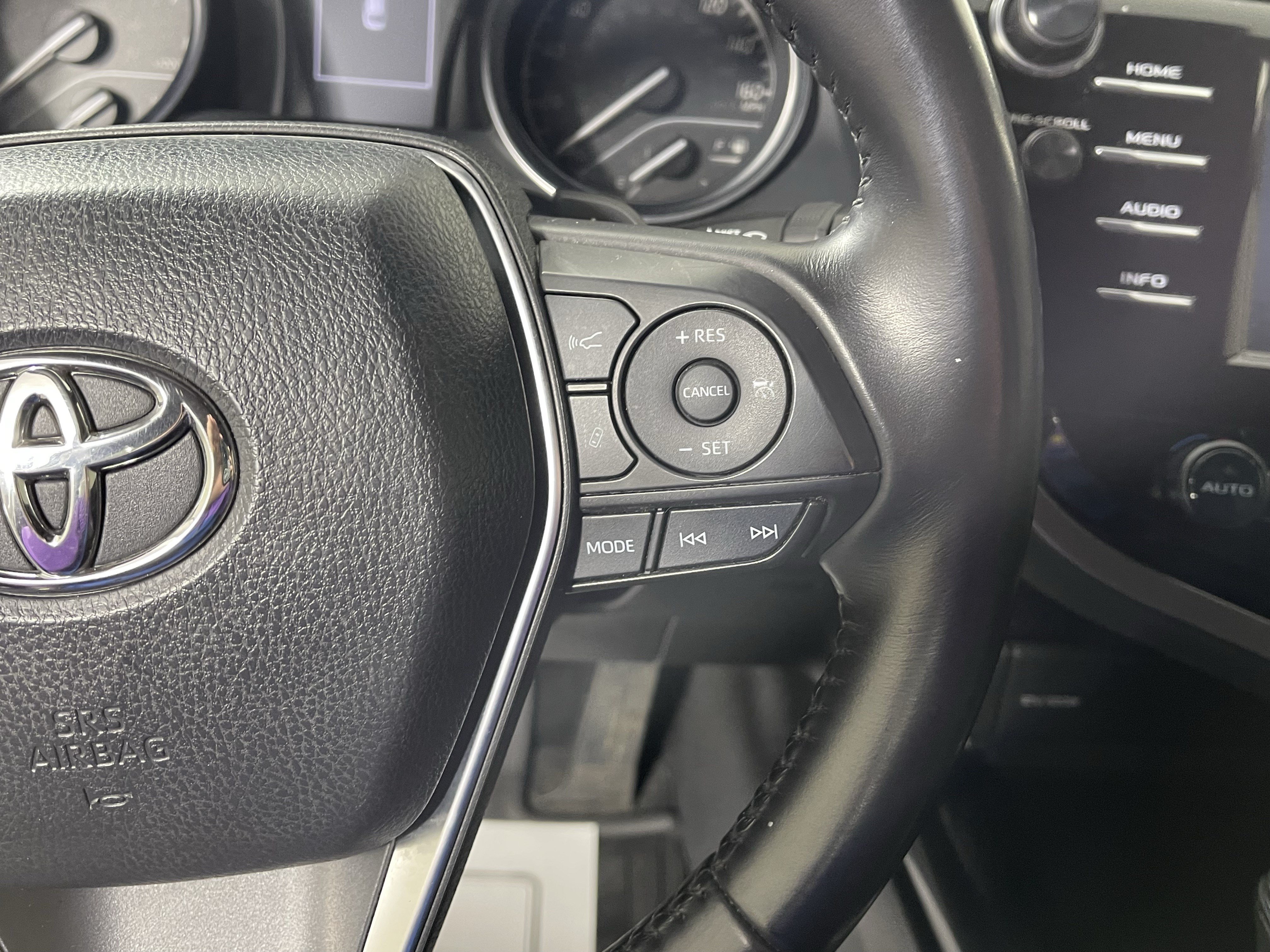 Used 2018 Toyota Camry SE FWD image 20