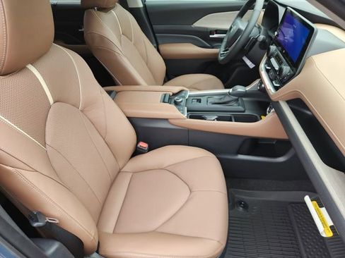 New 2026 Toyota Grand Highlander Platinum AWD/4WD image 12