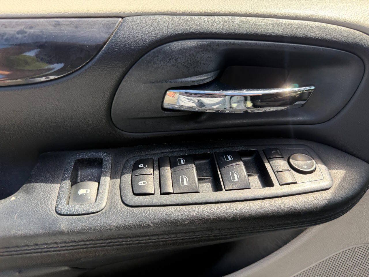 Used 2015 Dodge Grand Caravan SXT w/ Security Group FWD image 16