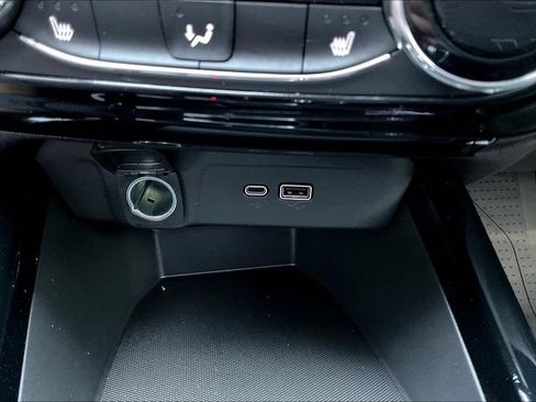 Used 2025 Chevrolet Trax ACTIV FWD image 15