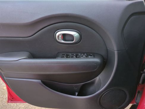 Used 2016 Kia Soul + image 29