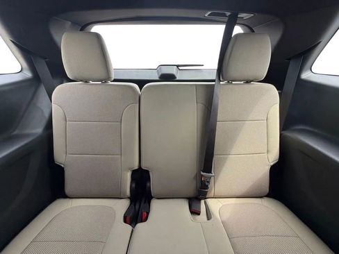 Used 2023 Chevrolet Traverse LS FWD image 33