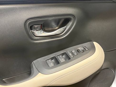 Used 2024 Honda HR-V LX image 9