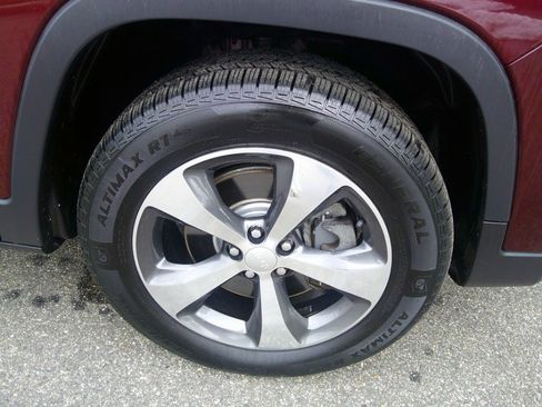 Used 2020 Jeep Cherokee Limited image 87