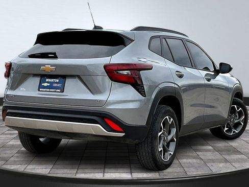 Used 2025 Chevrolet Trax LT w/ Driver Confidence Package FWD image 7