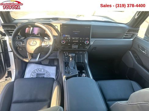 Used 2025 Lexus GX 550 w/ Cold Area Package image 13