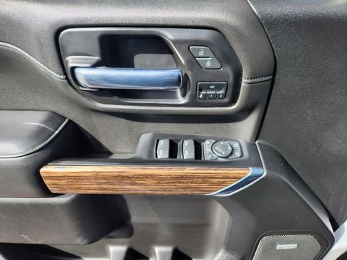 Used 2022 Chevrolet Silverado 2500 High Country w/ Safety Package II image 9