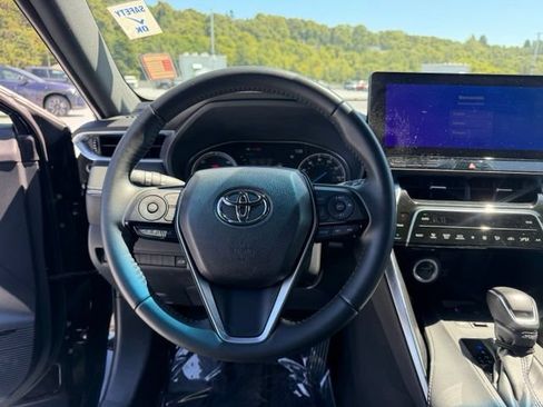 Certified 2023 Toyota Venza XLE AWD/4WD image 17