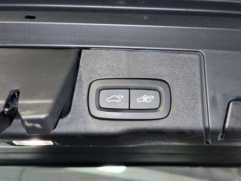 Used 2025 Volvo XC60 B5 Plus AWD/4WD image 18