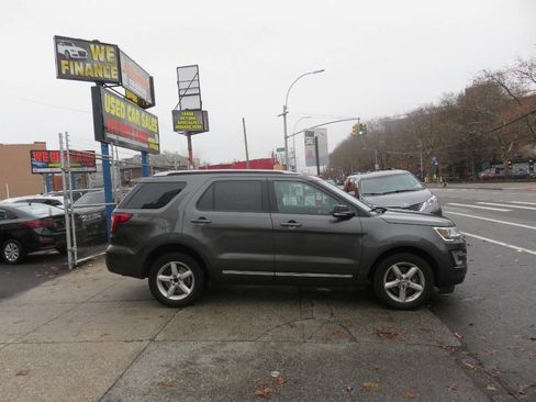 Used 2016 Ford Explorer XLT w/ Equipment Group 202A image 9