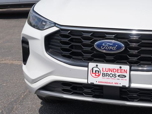 Used 2024 Ford Escape ST-Line w/ Tech Pack #1 FWD image 11