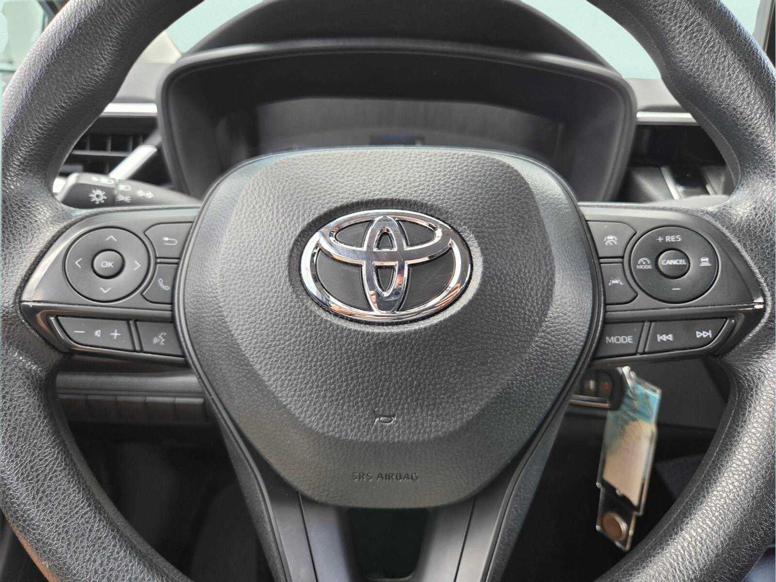 Used 2025 Toyota Corolla LE FWD image 33