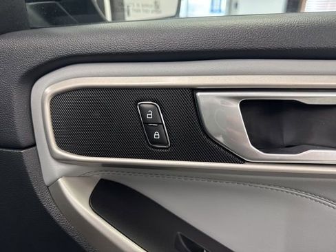 Used 2023 Ford Explorer XLT w/ Equipment Group 202A image 30